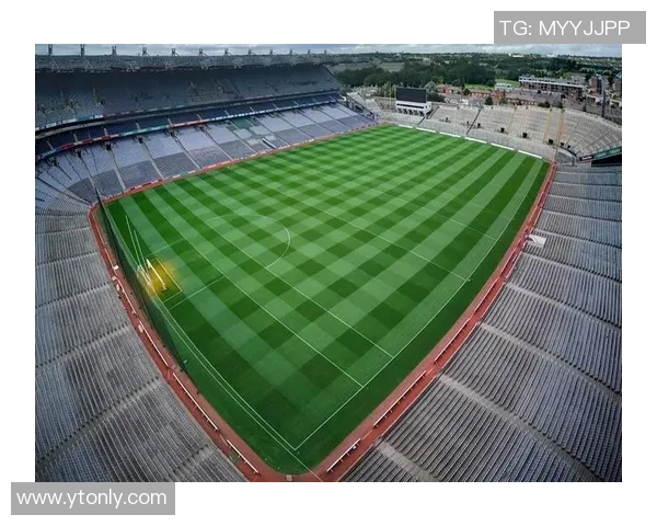 足球星王闪耀绿茵场书写传奇篇章点燃无数球迷热血梦想